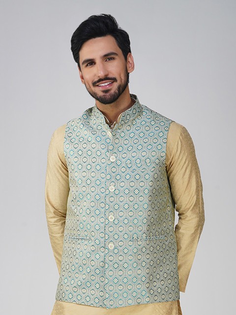 Vastraa Fusion Embroidered Nehru Jacket