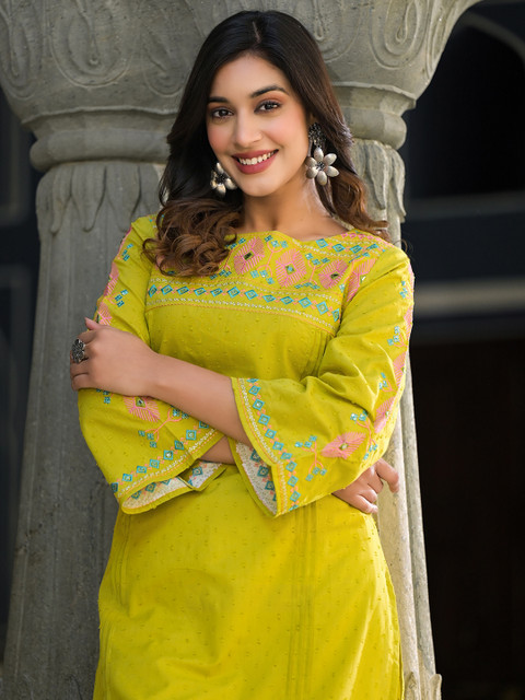 Varanga Women Floral Thread Embroidered Yoke Design Straight Kurta - Image 3