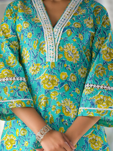 Varanga Floral Printed V- Neck Thread work Straight Kurta - Image 2