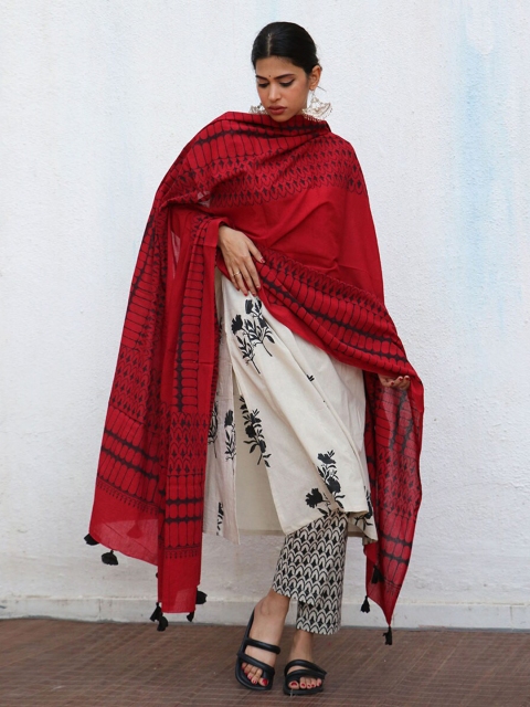 Chidiyaa Ethnic Motifs Block Printed Pure Cotton Dupatta - Image 5