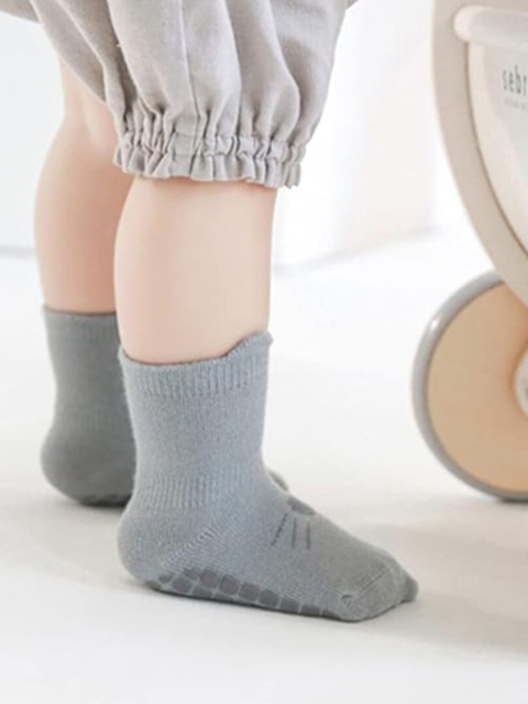iSWEVEN Kids Pack Of 5 Patterned Breathable Cotton Ankle-Length Socks - Image 3