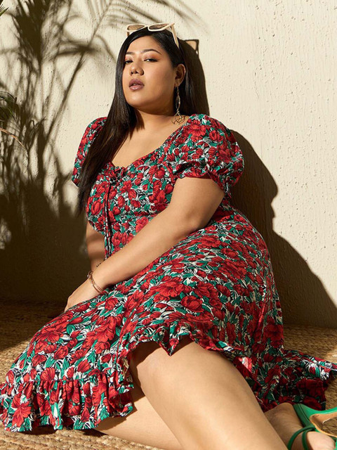 Berrylush Curve Plus Size Red Floral Printed Gathered Detailed A-Line Midi Dress - Image 6