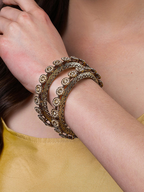 KARATCART Set of 2 Gold-Plated Pearl-Beaded Antique Bangles - Image 6