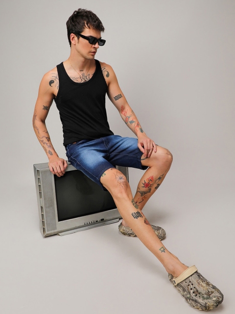 Campus Sutra Men Washed Mid-Rise Regular Fit Denim Shorts - Image 5