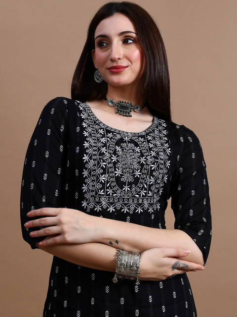 GLOWWORLD Floral Embroidered Straight Kurta - Image 7