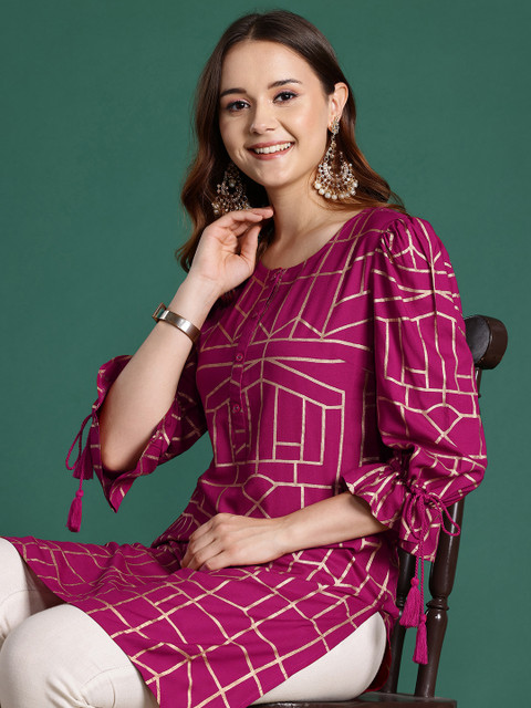 Sangria Geometric Foil Printed Puff Sleeve Kurta - Image 3