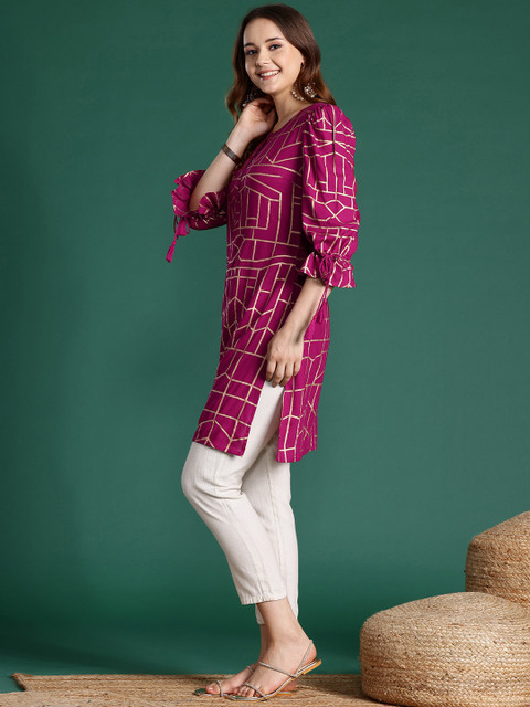 Sangria Geometric Foil Printed Puff Sleeve Kurta - Image 5