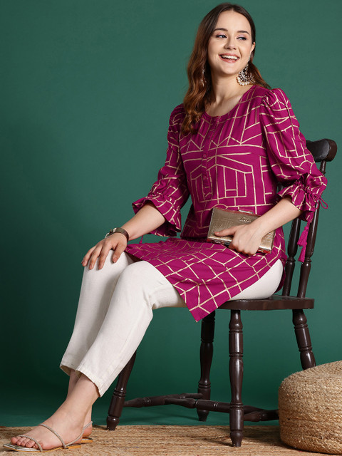 Sangria Geometric Foil Printed Puff Sleeve Kurta - Image 4