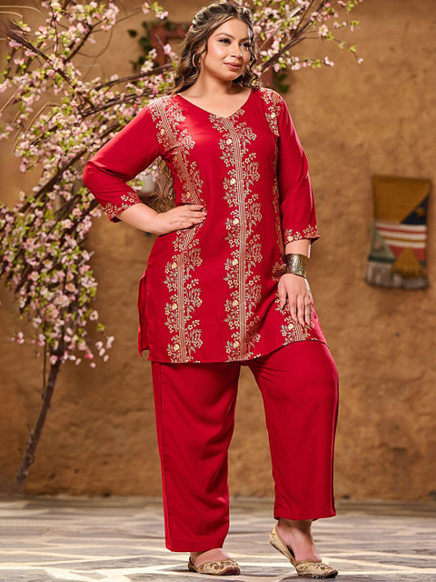 PrettyPlus by Desinoor.com Plus Size Printed Tunic With Palazzos - Image 3