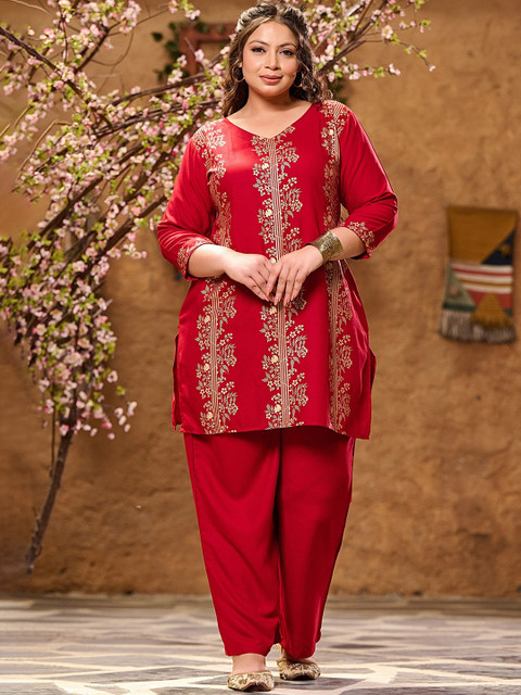 PrettyPlus by Desinoor.com Plus Size Printed Tunic With Palazzos