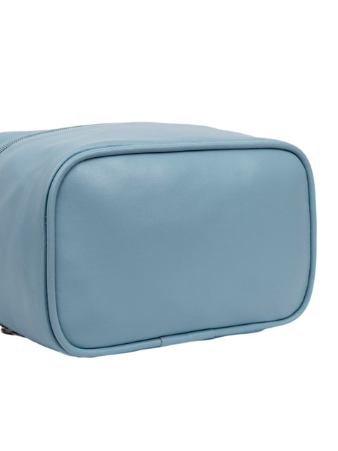 QIPS Waterproof Vanity Bag Travel Accessory - Image 5