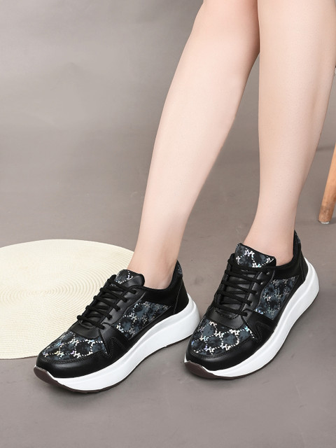 XE Looks Women Round Toe Memory Foam Lightweight Sneakers