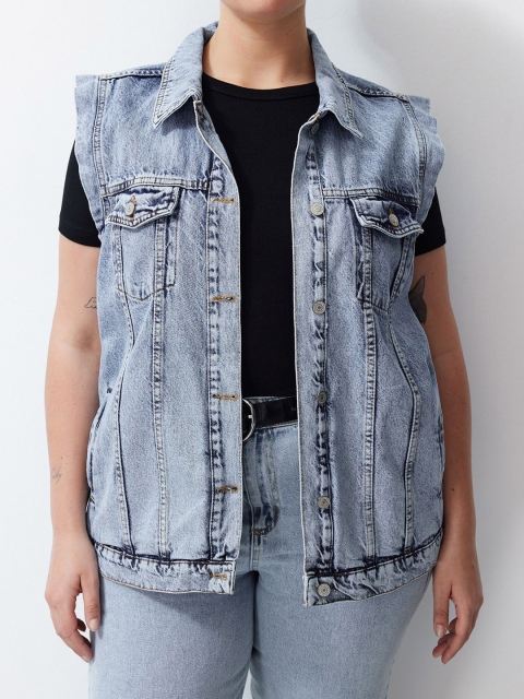 Trendyol Women Spread Collar Sleeveless Pure Cotton Denim Jacket - Image 2