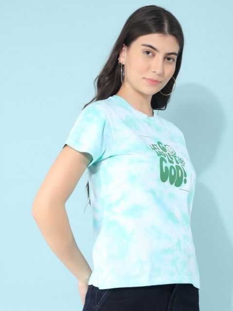 Crimsoune Club Women Varsity Printed V-Neck Monochrome Pockets Slim Fit T-shirt - Image 4