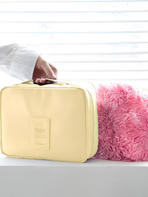 Aura Durable Make Up Pouch