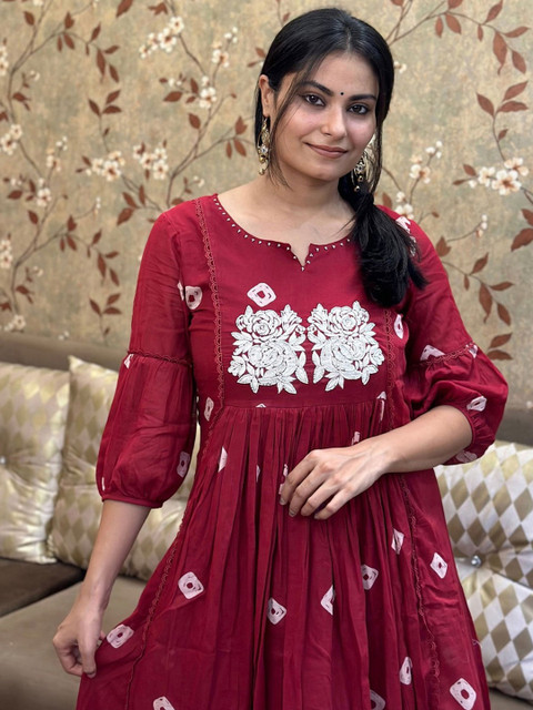 GoSriKi Bandhani Printed Thread Work Puffed Sleeves A-Line Kurta With Trousers - Image 4