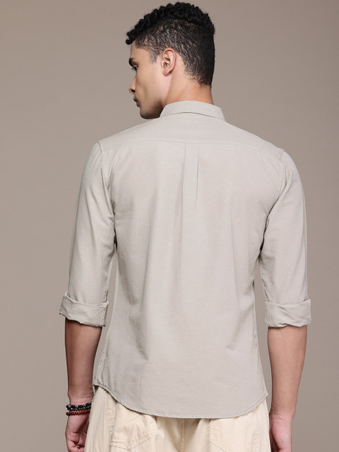 Roadster Men Solid Premium Regular Fit Shirt - Image 5