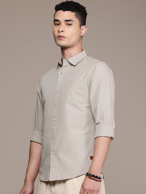 Roadster Men Solid Premium Regular Fit Shirt - Image 4