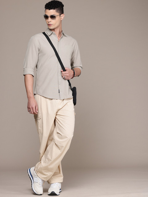Roadster Men Solid Premium Regular Fit Shirt - Image 6