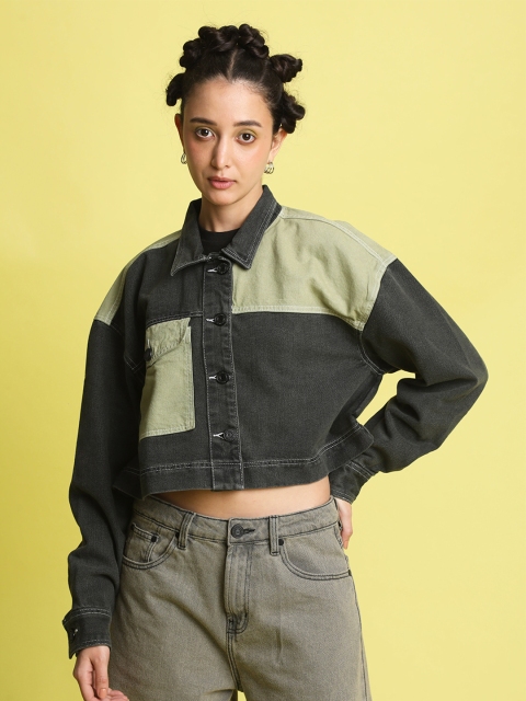 Bene Kleed Colourblocked Spread Collar Pure Cotton Crop Denim Jacket - Image 2