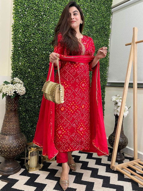 GoSriKi Women Regular Kurta with Trousers & Dupatta