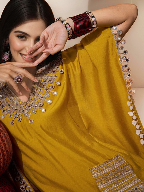 Ishin Women Embellished Tunic With Trousers Co-Ords