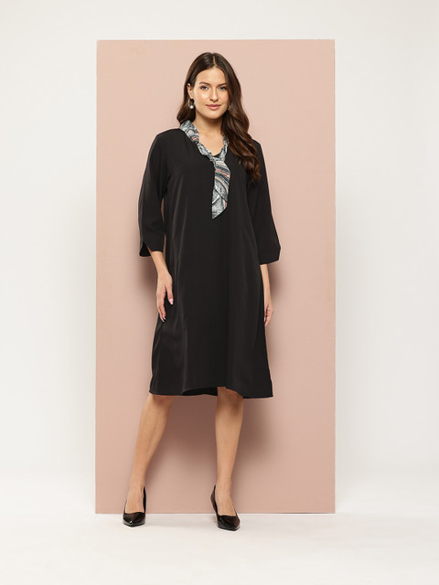 Qurvii Tie-Up Neck Crepe A-Line Dress