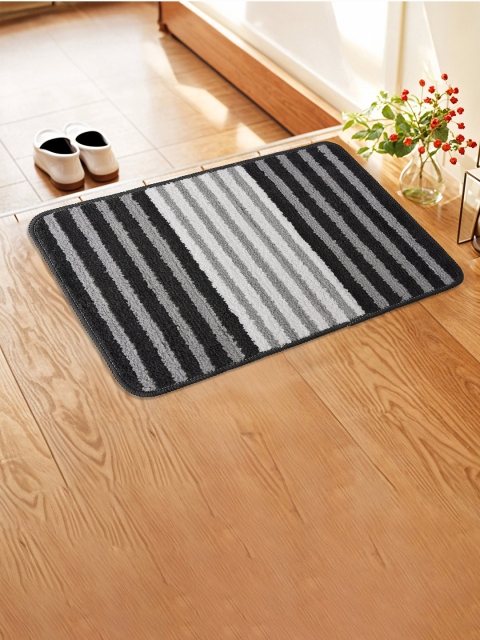 Kuber Industries Grey & Black 6 Pieces Textured Striped Doormats - Image 4