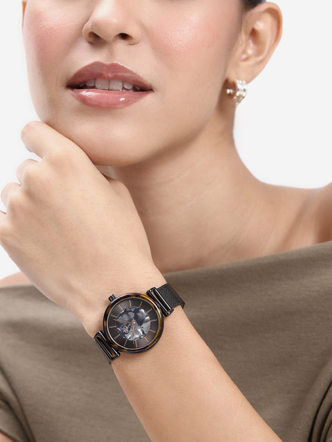 DressBerry Women Bracelet Style Straps Analogue Watch UT-A8628-BLK1-DB