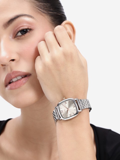 DressBerry Women Dial & Bracelet Style Straps Analogue Watch UT-A8642-SLR-DB