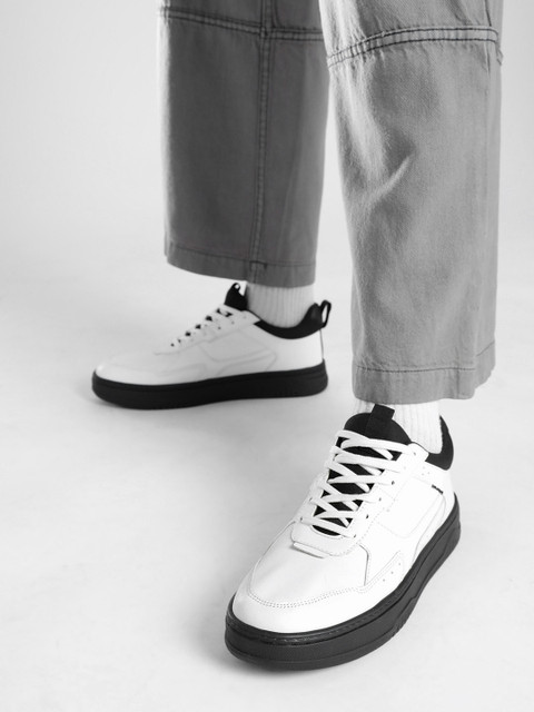 The Roadster Lifestyle Co. Women Contrast Sole Sneakers