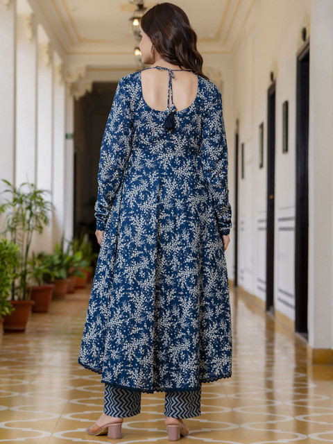 EthniFlair Women Floral Printed Empire Aari Work Pure Cotton Kurta with Pyjamas & With Dupatta - Image 4