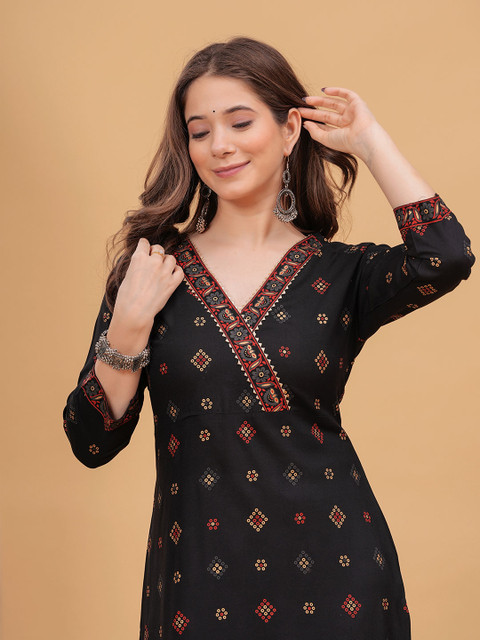 PURSHOTTAM WALA Women Printed Gotta Patti Floral Kurta