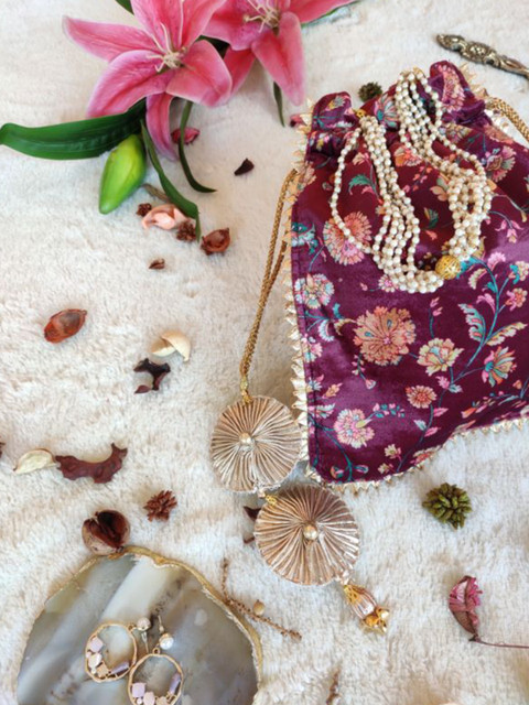 LABEL KANUPRIYA Printed Potli Clutch - Image 4