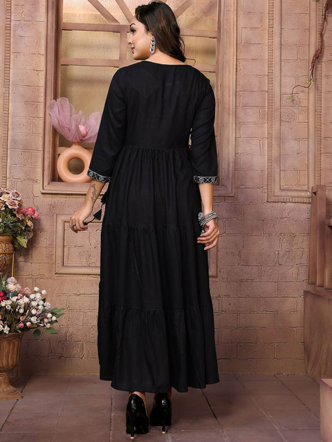 Rangita Floral Embroidered Anarkali Kurta - Image 4