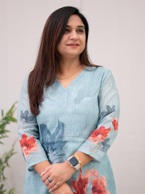 GoSriKi Floral Printed Straight Kurta with Trousers - Image 2