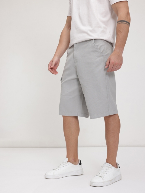 The Roadster Life Co. Men Mid-Rise Waffle Knit Baggy Fit Cargo-Style Skater Shorts - Image 3