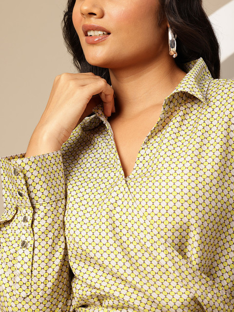 Sztori Plus Size Printed Midi Wrap Dress with Belt - Image 2