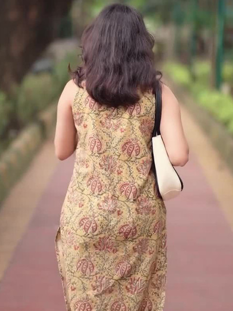 GoSriKi Floral Printed Straight Kurta with Trousers - Image 7