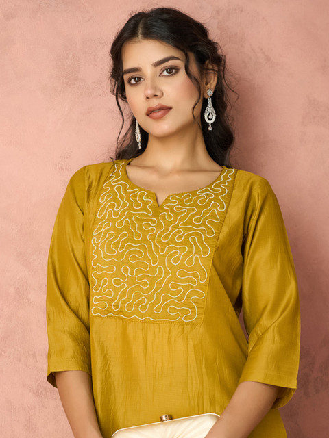 KALINI Geometric Yoke Design Thread Work Notch-Neck Straight Kurta With Trousers - Image 3