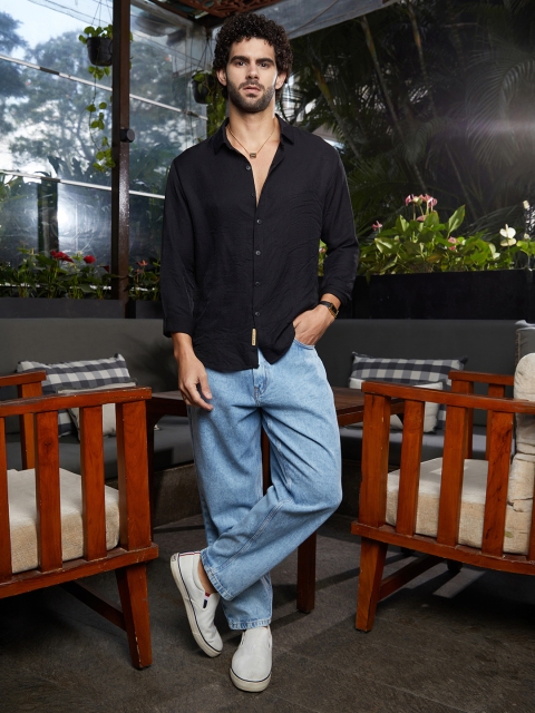 Campus Sutra Men Regular Fit Solid Casual Shirt - Image 4