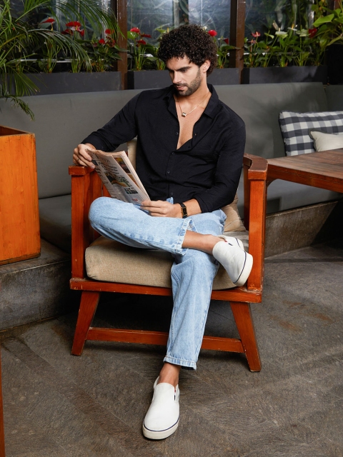 Campus Sutra Men Regular Fit Solid Casual Shirt - Image 5