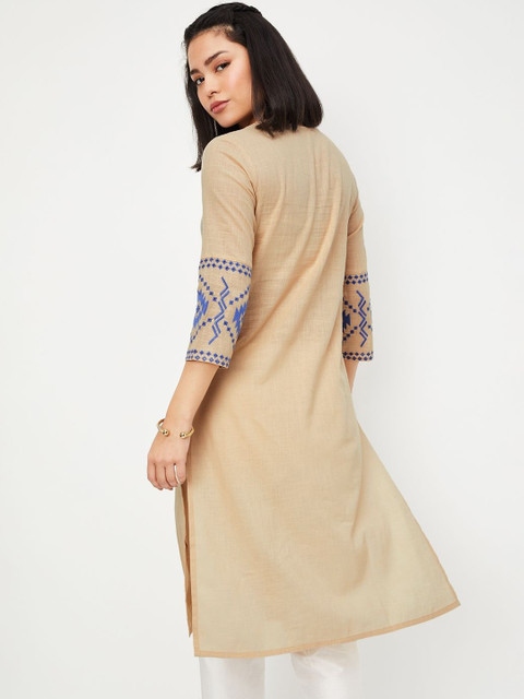 max Round Neck Geometric Embroidered High Slit Straight Kurta - Image 4