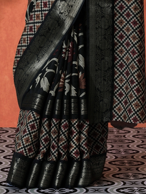 Sangria Women Floral Printed Woven Design Zari Saree - Image 6