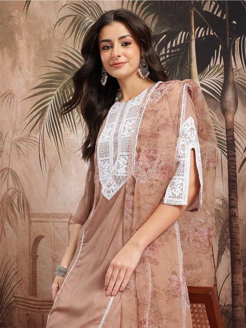 Sangria Yoke Design Regular Thread Work Kurta with Patiala & With Dupatta