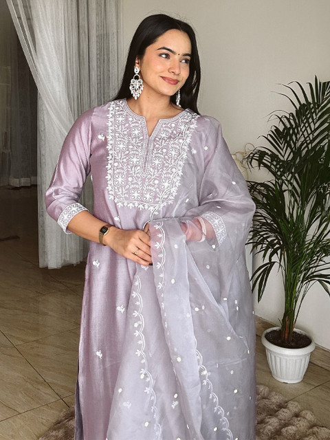 Janasya Women's Lavender Silk Blend Embroidered Straight Kurta Set - Image 2