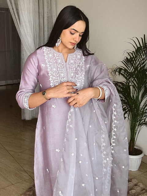 Janasya Women's Lavender Silk Blend Embroidered Straight Kurta Set - Image 3
