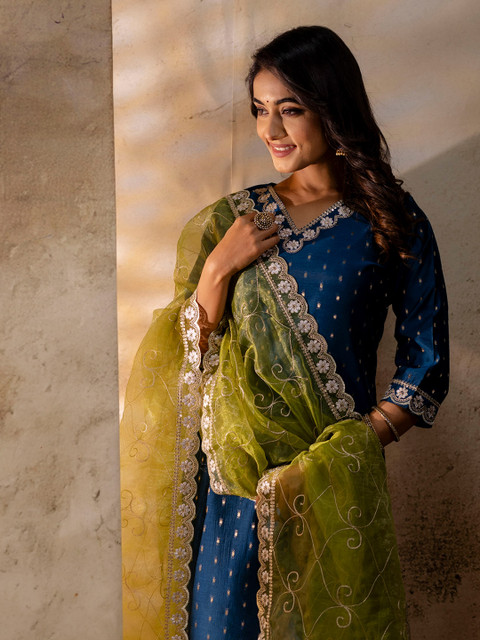 VredeVogel Ethnic Motifs Embroidered V-Neck Straight Kurta With Trousers And Dupatta