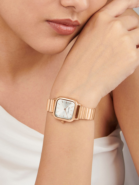 JOKER & WITCH Women Dial & Stainless Steel Straps Digital Watch AMWW973