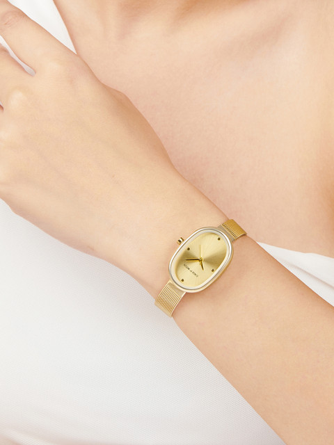 JOKER & WITCH Women Dial & Stainless Steel Bracelet Style Straps Analogue Watch AMWW951